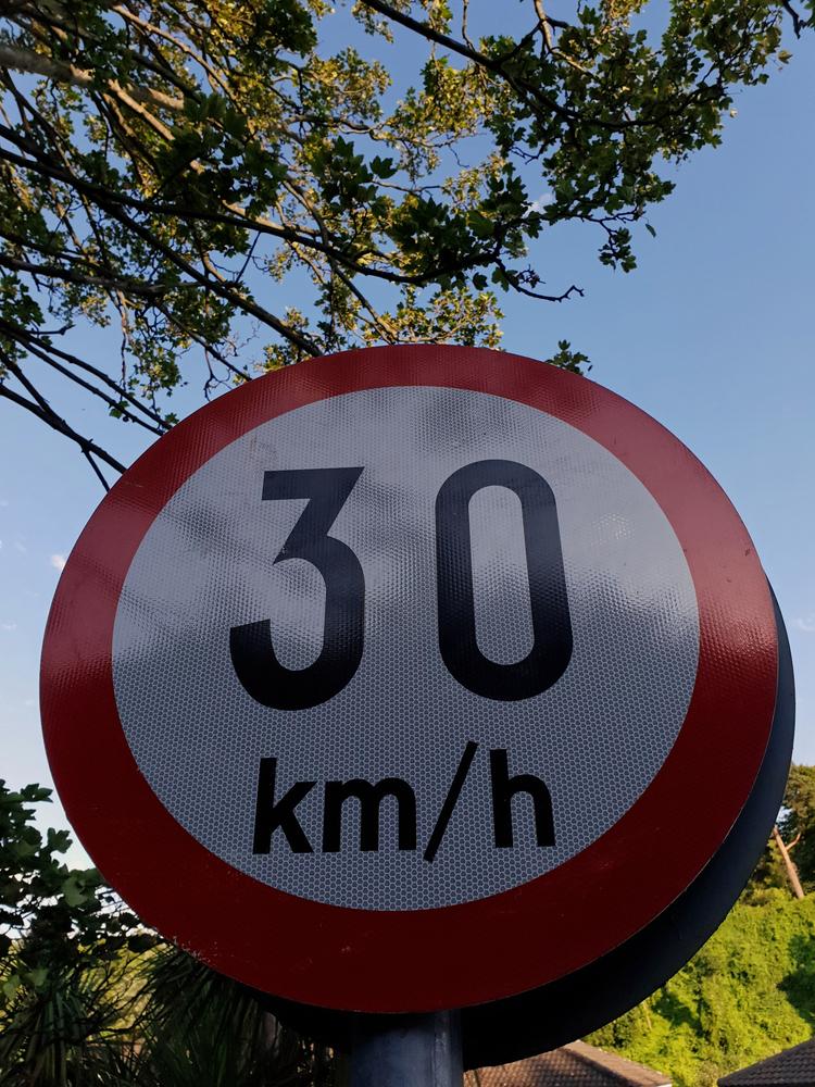 30km/ hr speed sign